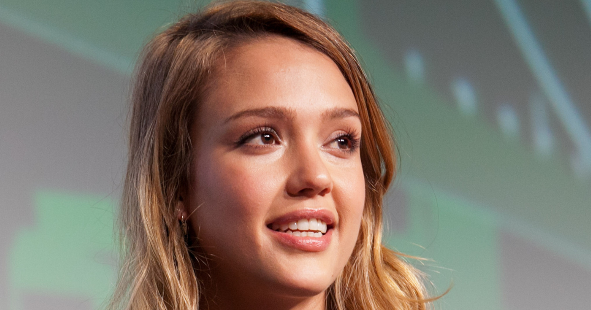 Perché il pozole di verdure di Jessica Alba sta dividendo gli amanti del cibo di tutto il mondo