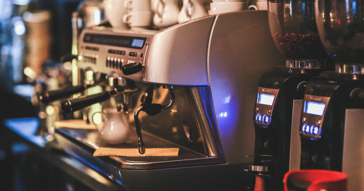 Licenziato per 1,60 euro di resto del caffè: il tribunale riconosce al lavoratore 18 mensilità di stipendio